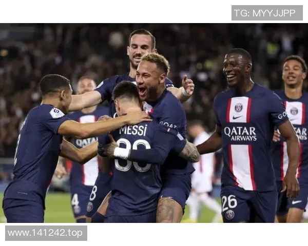 球员赛场求婚成功,观众掌声雷动